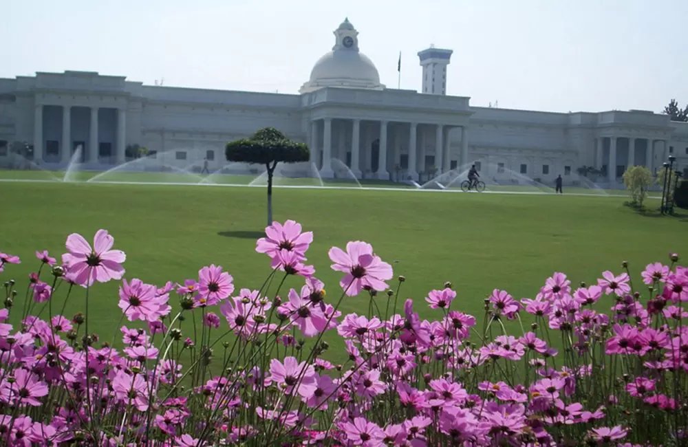 IIT Roorkee Campus - Sightseeing Spot in Roorkee