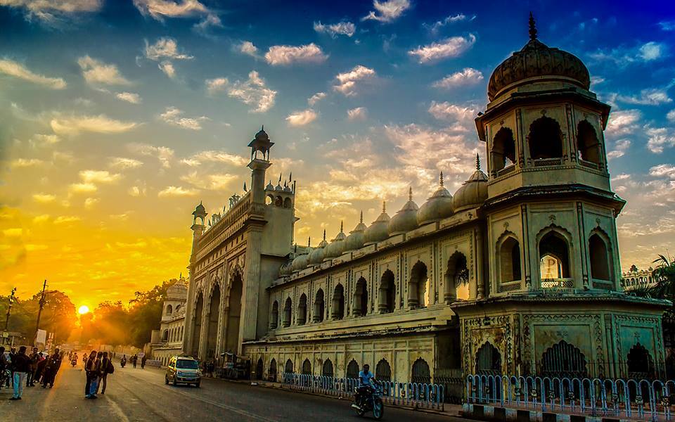 Explore Lucknow with OmTaxiService